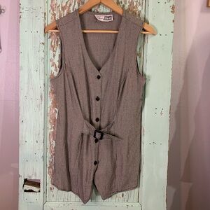 Women’s Melinda Daniel’s cream and black houndstooth button-up vest